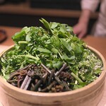 Tenjaku - メインの鍋はクレソンと山菜をいっぱいに投入。