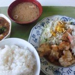 らふぉれ - アジフライと唐揚げと麻婆豆腐に御飯と味噌汁つけました