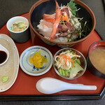 Kuimonya Sazanami - くいもんやの海鮮丼