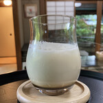 Okutan Kiyomizu - 自家製豆乳。底に黒糖。まずは豆乳だけを是非！