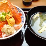 海鮮問屋 地魚屋 - 贅沢北海ちらし丼