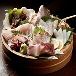 Assortment of 7 types of today's sashimi delivered directly from the Sea of Japan fishing port