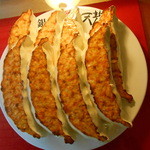 銀座天龍 - 入口頭上にある餃子の模型
