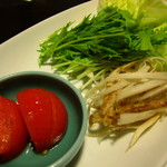 山みず木 - 乳酸菌野菜と地鶏摘入鍋のレタス　トマト　牛蒡
      美味しい！！！