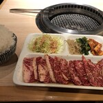 Yakiniku Sutajiamu Jan - 