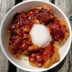 LAWSON - 料理写真:令和4年5月
半熟玉子のてりやきソース唐揚げ丼
通常613円→半額の306円