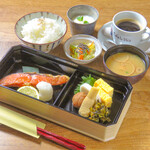 Japanese-style meal of salmon grilled over charcoal by a craftsman