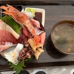 横浜魚市場卸協同組合 厚生食堂 - 店長おすすめ海鮮丼