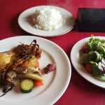 洋食&ワイン LUCE - 国産鶏のステーキ ローズマリーの香り、ライス、サラダ(合計1400円)