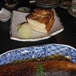 小樽・蕎麦屋・籔半 - 鰊の棒煮&影虎（生揚げを焼いた物）