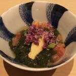 寿司つばさ - 雲丹、素麺もずく、トマト