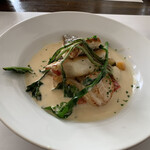 ビストロ モン.シュマン - 黒鯛とスズキのポワレ 白ワインソース、ラタトゥユ添え
