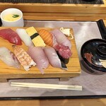 魚屋 - 寿司10貫定食1078円