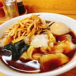 寿ラーメン - チャーシューワンタンメンにメンマ小鉢のメンマを全部入れました