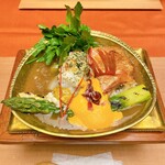 御宿かわせみ - 今月の特選。伊勢海老の香草パン粉焼きと吉次の炭火焼き。甲殻類の出汁が品よくきいたスープを飲みながら、最高の伊勢海老（ミソが素晴らしい）とカサゴ（味の濃い素晴らしい魚体）出汁の染みた玉ねぎ黒米アスパラ。