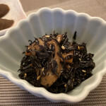 八百一本館 - きょうのお膳A（税込 2,500円）評価＝◎：ひじきの煮付け