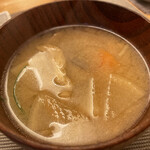 八百一本館 - きょうのお膳A（税込 2,500円）評価＝◎：ご飯・味噌汁