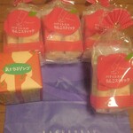 ラグノオ - 料理写真:お土産に買ったパティシエのりんごスティック４本入り４個と気になるリンゴ１個