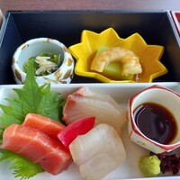 日本料理 旬彩 - 一の段　お造り、三つ葉のおひたし、エビと空豆かんかな？