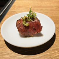 焼肉一七三 向山 - 炙り和牛握り