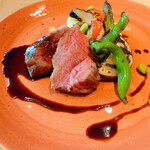 FORNI - 黒毛和牛の窯焼き　赤ワインを煮詰めたソース　料金をプラスして、メインの仔牛を1人分こちらに変更。友人とシェア♪