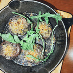 イタリアンバル UOKIN - マッシュルームのボスコ風オーブン焼き