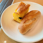 FORNI - 自家製　かぼちゃのフォカッチャと全粒粉のパン