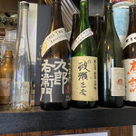 麦酒庵 - 日本酒のディスプレイ