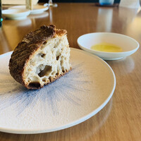 メゾン ケイ - パン：長泉町（三島市の隣）に在る「アダチ」のカンパーニュ
                      オリーブ油：シチリア産セドリックカサノヴァ