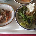 福井パレスホテル - 惣菜３種、サラダ（ポテトサラダ、トマト）