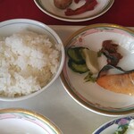 福井パレスホテル - ご飯、漬物、焼き鮭、さばのへしこ（福井名物）