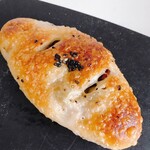 たま木亭 - ベーコンとオリーブのパン