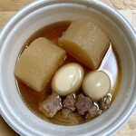 はなまるうどん - おでんの大根、玉子、牛すじ