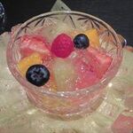 なだ万 - 季節果物のコ案トロ＾ゼリー掛け