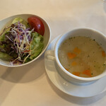 北海道ホテル - 本日のスープ、新鮮サラダ