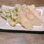 手打ちそば やっ古 - 山菜の天ぷら　