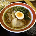 大八ラーメン - シンプルな醤油ラーメンといった感じ。