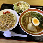 大八ラーメン - ◆ ラーメンセット ¥780-
      ■中華そば ■焼きめし ■ミニサラダ