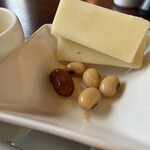 北海道ホテル - ちょこちょこっと3種盛り（十勝産チーズ・十勝産豆のピクルス・フルーツ）