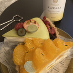 SHIROIYA the PATISSERIE - ＊ デコポンのタルト　900円 ＊ ピスタチオチーズタルト　900円