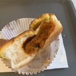 Champion Bolo Bun - じゃが芋カレー断面
