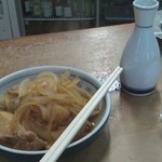 ゑびす - 日本酒高清水一合（￥300-）と肉豆腐（￥380-）