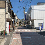 丸和 味揚店 - 関さば関あじ通りにあります
      (なんちゅうﾈｰﾐﾝｸﾞｾﾝｽw)