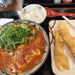 Marugame Seimen - トマたまカレーうどん、海老天、イカ天