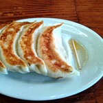 ゆたかや - 1個が大きいです。つまようじと比べて下さい(^^;;)。