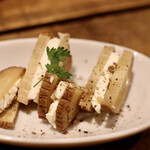 餃子とスパークリング バブルス - いぶりがっこクリームチーズ