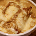 餃子とスパークリング バブルス - カレーグラタン餃子