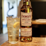 餃子とスパークリング バブルス - デュワーズハイボール