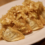 餃子とスパークリング バブルス - 揚げ餃子