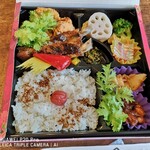 彩食工房ひるくらいむ - 料理写真:柔らかリブとチキンフリッターの弁当